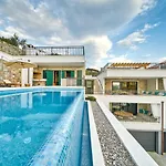 빌라 Luxury Mladenka 예세니체