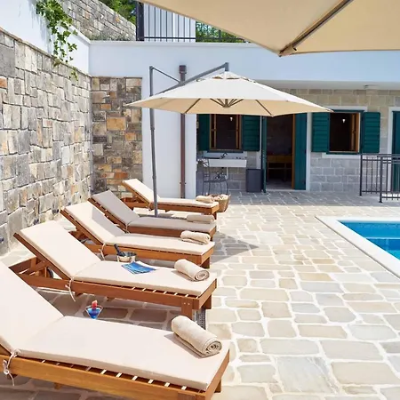 Luxury Mladenka * Jesenice (Split-Dalmatia)