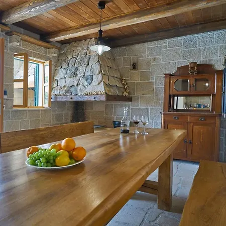 Luxury Mladenka 예세니체