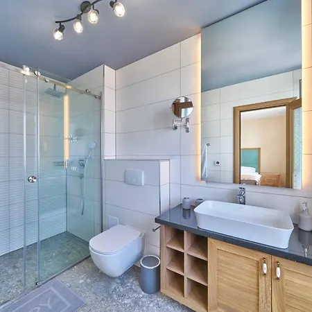 Luxury Mladenka *