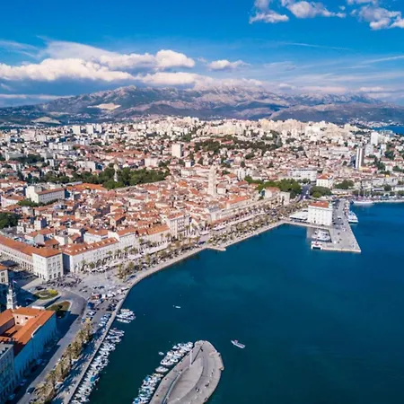 빌라 Luxury Mladenka