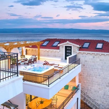 빌라 Luxury Mladenka 예세니체