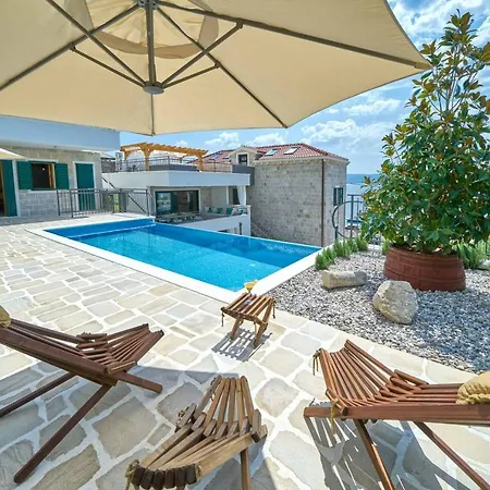 빌라 Luxury Mladenka *