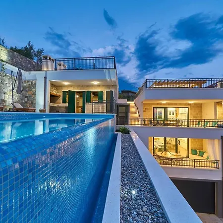 Luxury Mladenka 예세니체