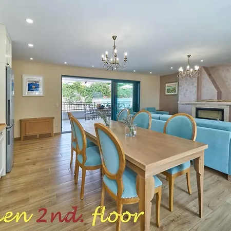 빌라 Luxury Mladenka 예세니체