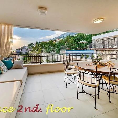 빌라 Luxury Mladenka