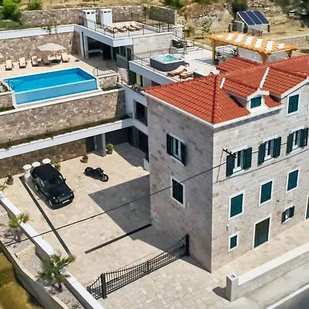 빌라 Luxury Mladenka